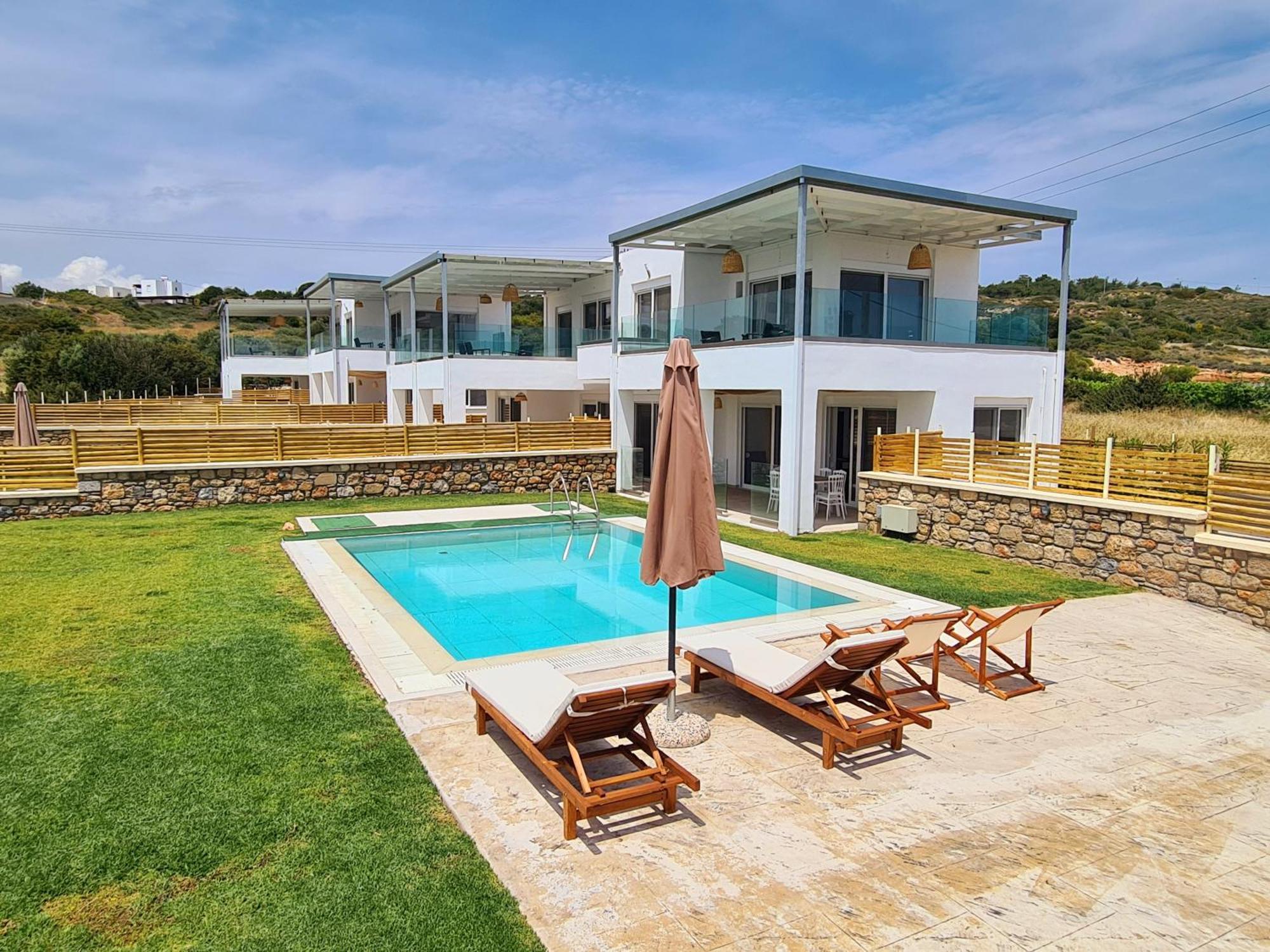 The 4th Seaview Villa *